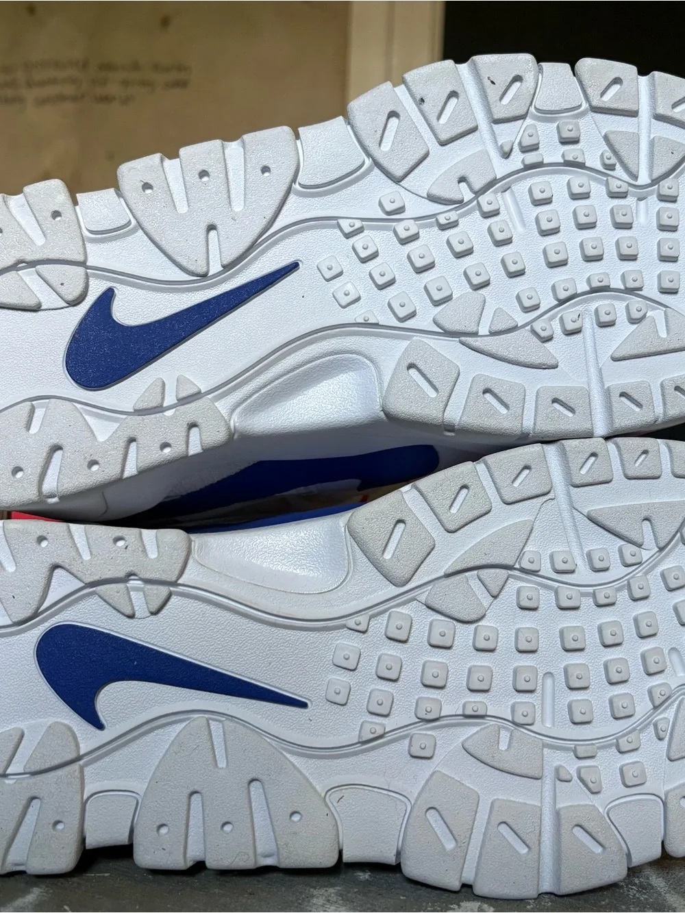 Nike Air Men's Barrage Low White/Hyper Blue Size (12M)